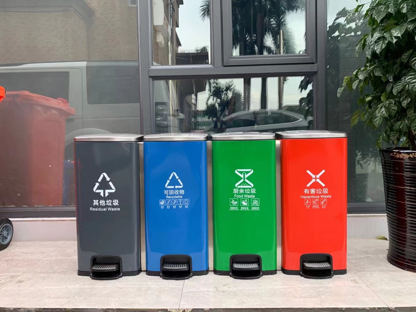 鋼質(zhì)分類垃圾桶